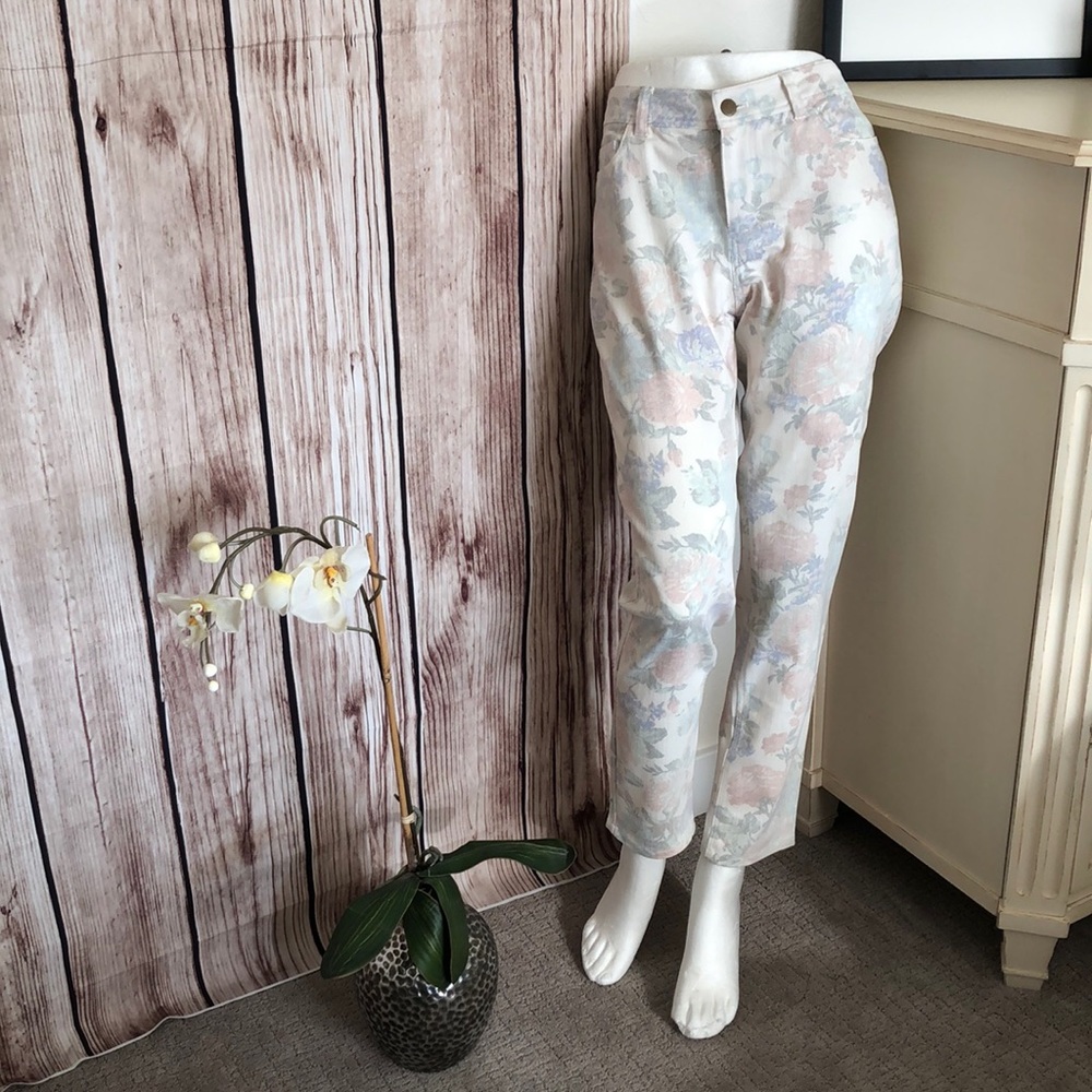 Boston Proper White & Pastel Floral Jeans Size 4